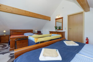 obere Etage mit Betten